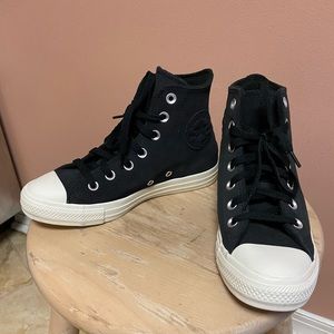 High top Sherpa lined converse